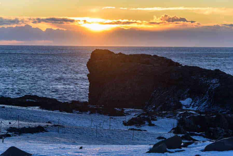 Islandia 123 - reserva natural de Dyrhólaey - acantilados de Dyrhólaey - amanecer.jpg
